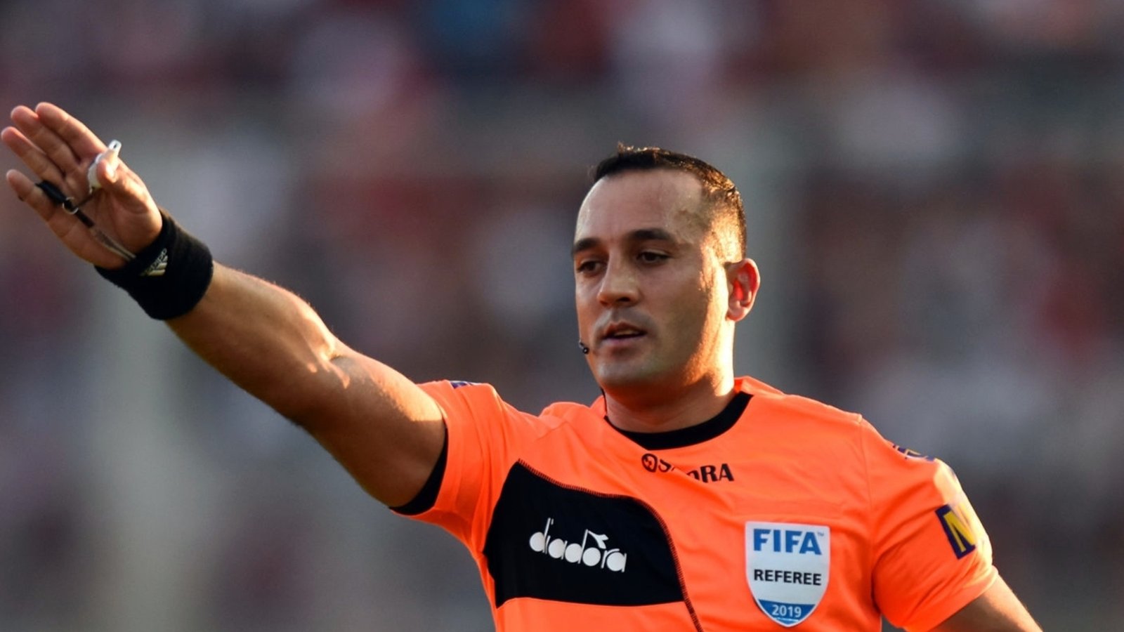 Fernando Espinoza abre la jornada.