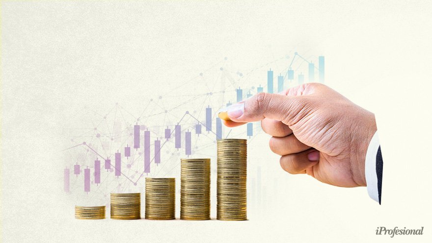 ¿Qué hacer con los pesos?: ChatGPT comparte sus consejos.