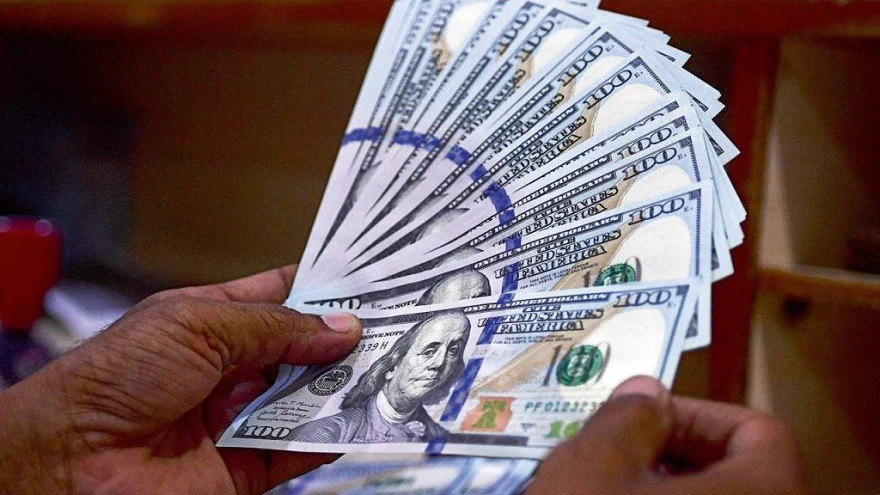 Dólar hoy | El blue sube a $379: qué pasa con los dólares financieros y el oficial