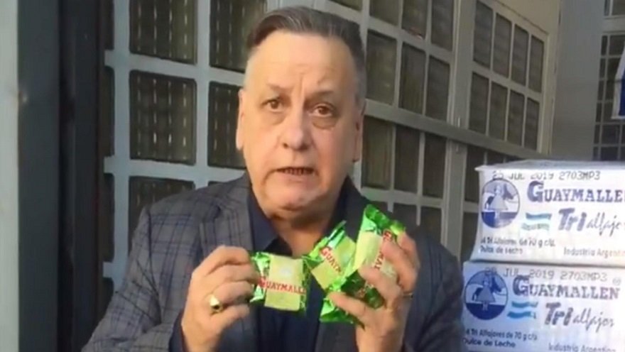 Hugo Basillota es la tercera generación de su familia que maneja la fábrica de Guaymallen. Hace 76 años compite en el mercado.