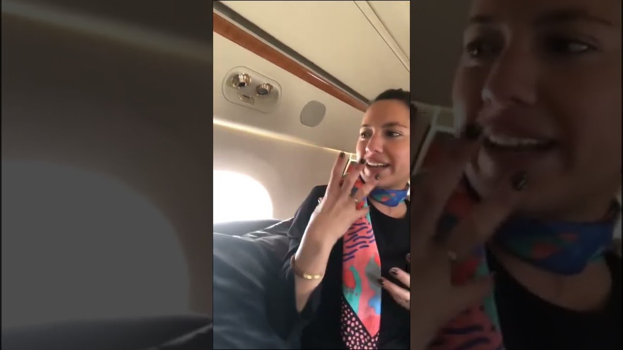 Quién es la azafata que acompaña a Antonio Laje en sus viajes