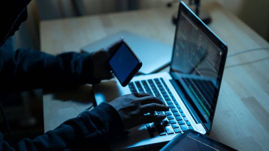 Las estafas virtuales tienen consecuencias en el mundo real.