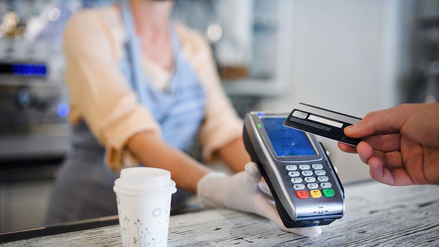 Entre las modalidades de pago, la tarjeta de débito es la más elegida, seguida por las tarjetas de crédito