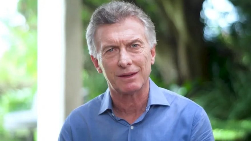 El video con el anuncio de su renuncia a la candidatura, en la mañana del domingo, llegó tras haber mantenido reuniones con los líderes del PRO