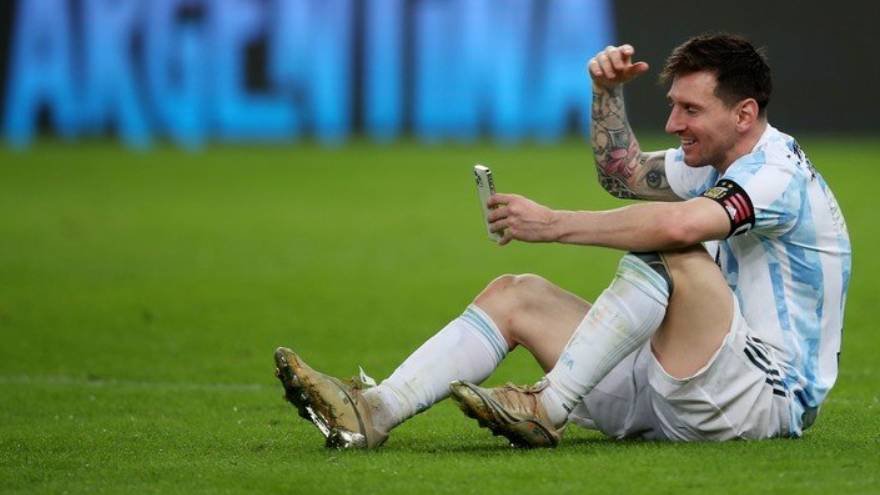 Una de las videollamadas de WhatsApp más famosas de la historia fue la de Lionel Messi en la Copa América 2021.