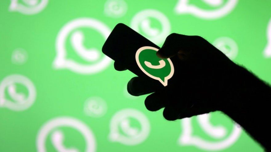 Los grupos de WhatsApp fungen muchas veces como una red social.