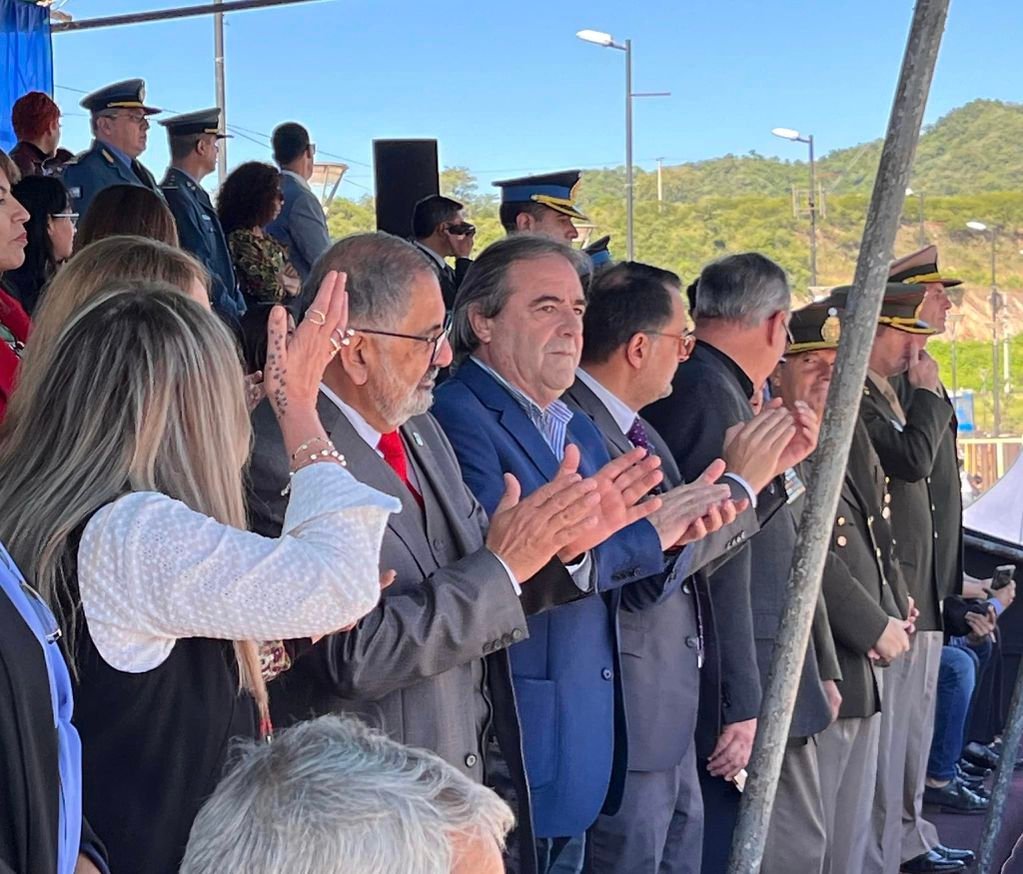 El intendente Raúl Jorge presidió el desfile en la Ciudad Cultural, con motivo del 430º aniversario de la "Tacita de Plata".
