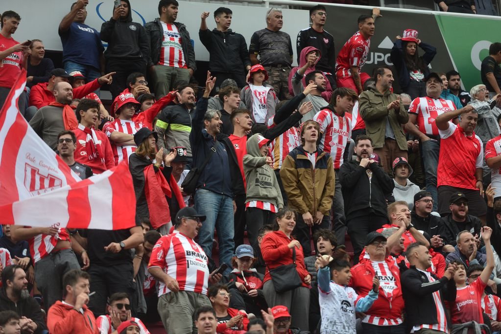 Los hinchas de Instituto, de nuevo coparĂĄn Alta CĂłrdoba (La Voz).