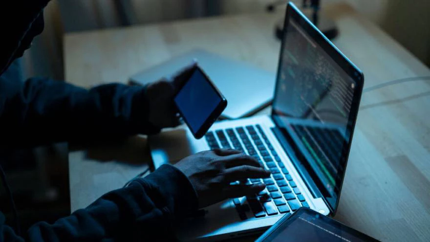 Se hacen pasar por una empresa conocida y te vacían la cuenta bancaria: ¿cómo estar prevenidos?