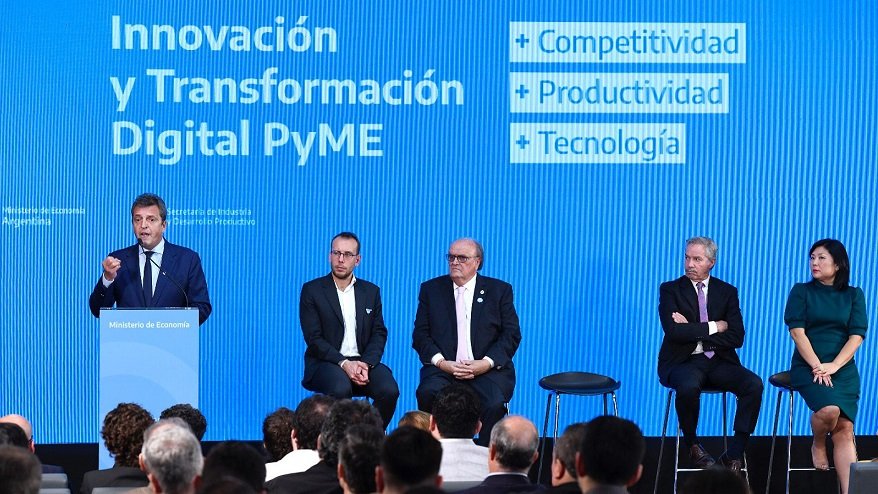 Presionado por la iA Massa le queda poco