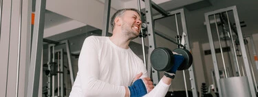 Quiero empezar a entrenar con pesas, pero no sé cómo hacerlo: todas las claves para hacerlo fácil 