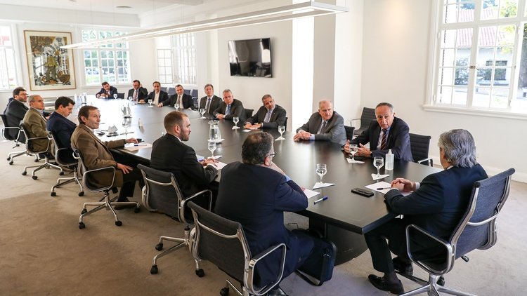 Para el establishment, la decisión presidencial es positiva para mejorar la crisis económica