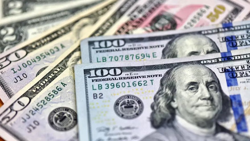Los depósitos en dólares deben 