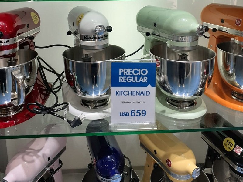 Además de tecnología, es posible encontrar artículos para cocina, indumentaria, golosinas, juguetes y, lógicamente, perfumes