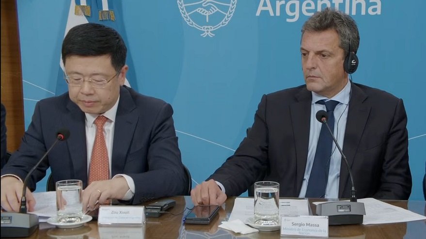 Sergio Massa intenta calmar al mercado con el recordatorio de gestiones internacionales, como el swap ampliado que anunció con el embajador Zhou Xiaoli