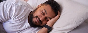 Así te ayudan las pulseras inteligentes y smartwatches a dormir mejor y descansar más 