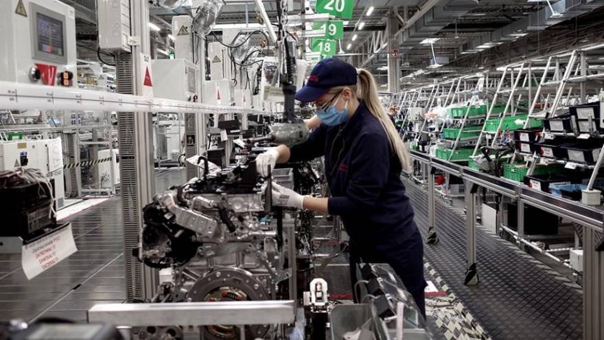  en la comparación mensual, la industria pyme en abril registró una baja de 1,9% respecto de marzo