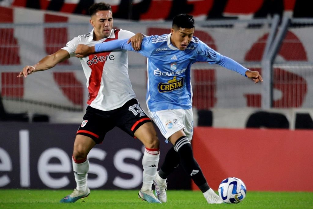 El ex-Talleres Enzo Díaz, en el partido de River ante Sporting Cristal. (Fotobaires)