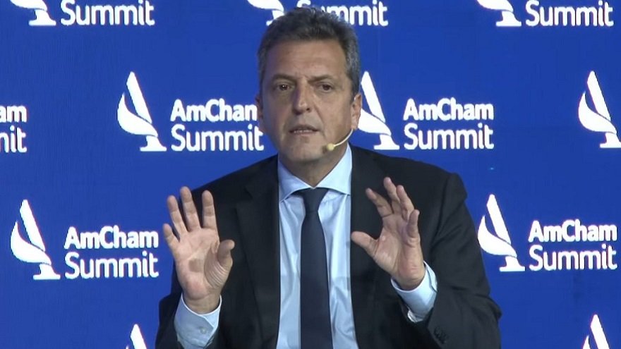 Ante la cámara de comercio de empresas estadounidenses, Massa ratificó el plan de negociación con el FMI, que implica un esfuerzo de austeridad fiscal