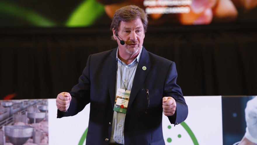 Germán Paats, titular de la Fundación Barbechando, en el evento que convocó a legisladores del Gobierno y la oposición para debatir sobre el sector agroindustrial