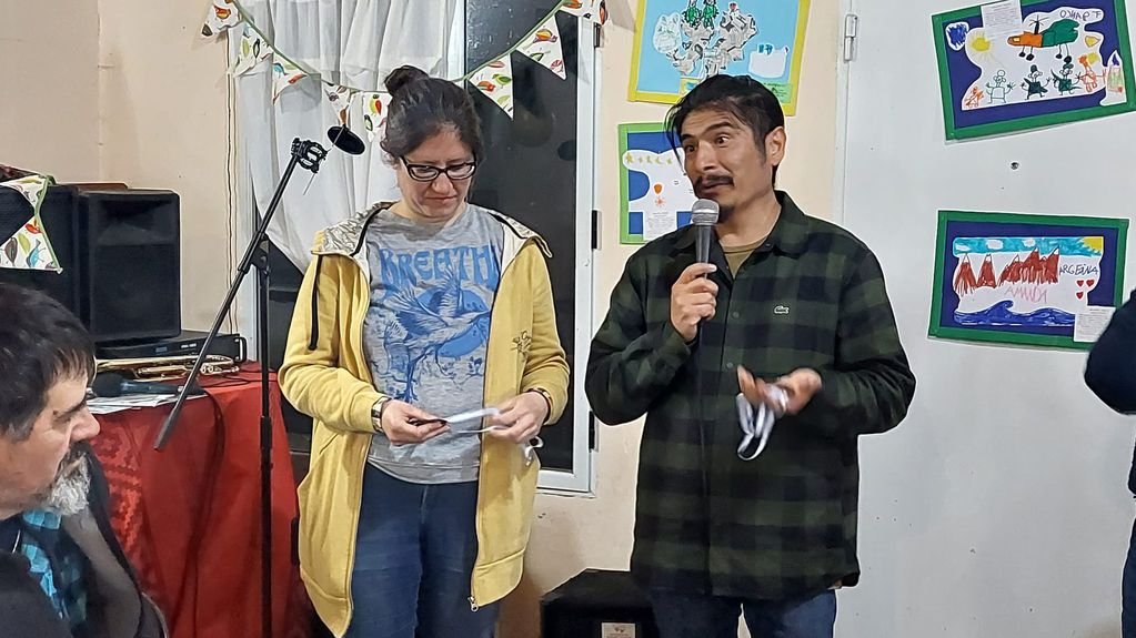 Los artistas Vanesa Rivero y Rodrigo Crespo, ejecutaron la obra mural "Malvinas y los niños" en las localidades de El Chaltén y Tres Lagos.