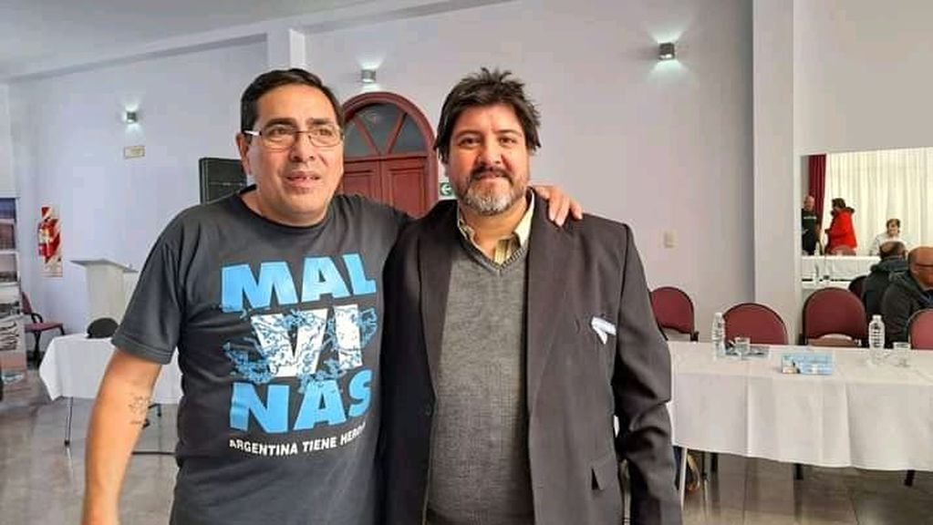 VGM Fernando Alturria junto a Raúl Casco, responsable del Centro Cultural Merendero El Chaltén.