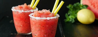 Nueve bebidas saludables y nutritivas para mantenerte hidratado en verano (y ninguna es un zumo) 