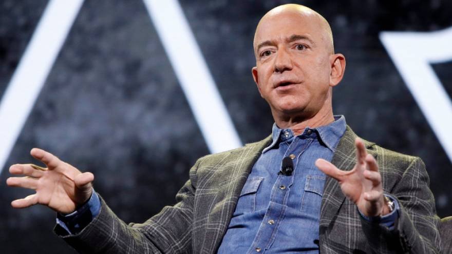 Jeff Bezos es el tercer hombre más rico del mundo, de acuerdo a Forbes