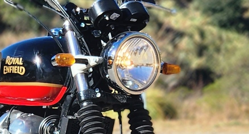 El faro redondo le da a la moto un estilo propio.