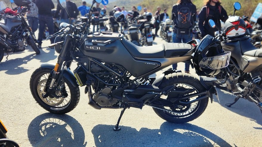 La moto 401 es ideal para un uso polivalente.