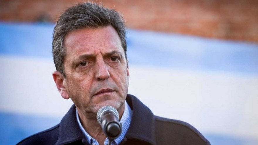 El oficialismo ya carece de recursos para contener la suba de los dólares libres, producto de la devaluación del 22% del tipo de cambio oficial.