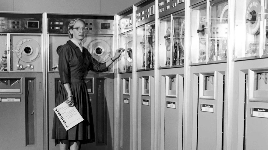 Grace Hopper creó la base del lenguaje informático Cobol.