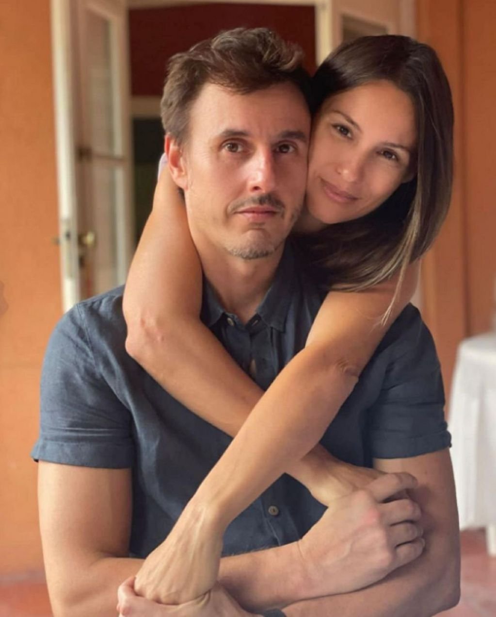Pampita acompañó a votar a Roberto García Moritán.