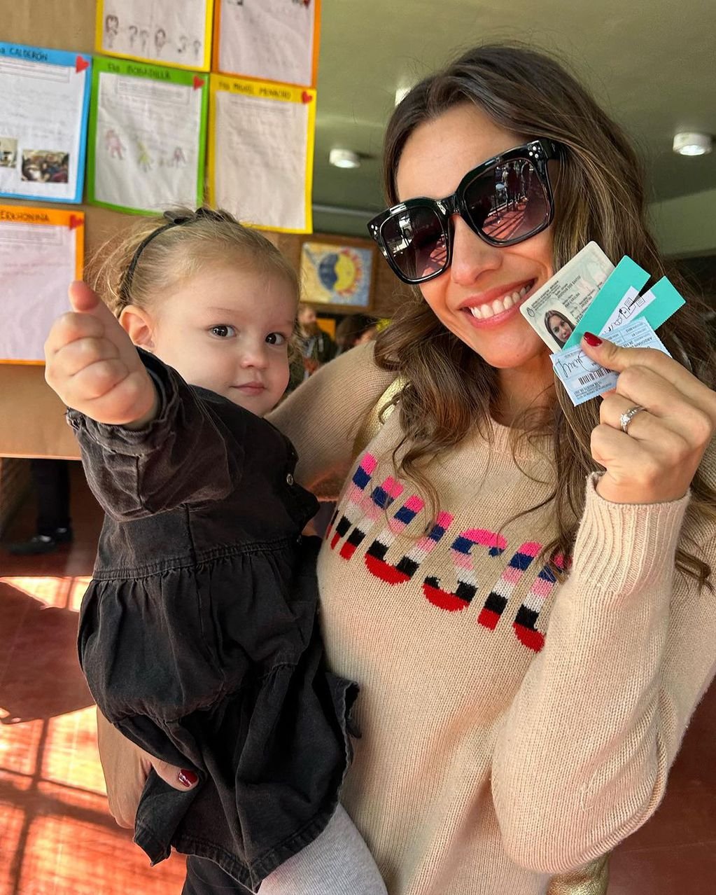 Pampita llevó a Ana García Moritán a votar.