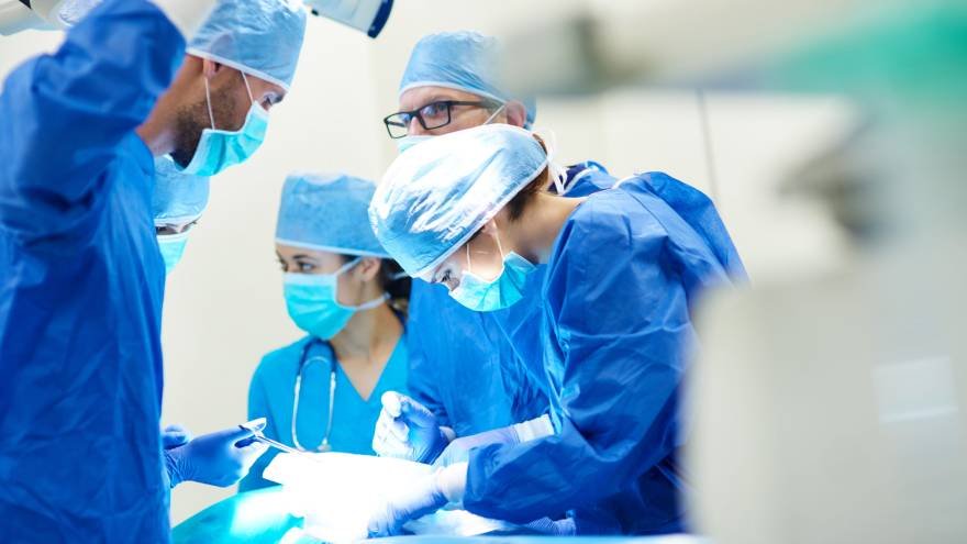 En el ámbito de las clínicas destacan la escasez de insumos para procedimientos complejos.