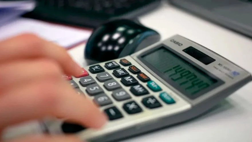 Ya es oficial la suba del piso en Ganancias y la actualización de las escalas: a quiénes alcanza