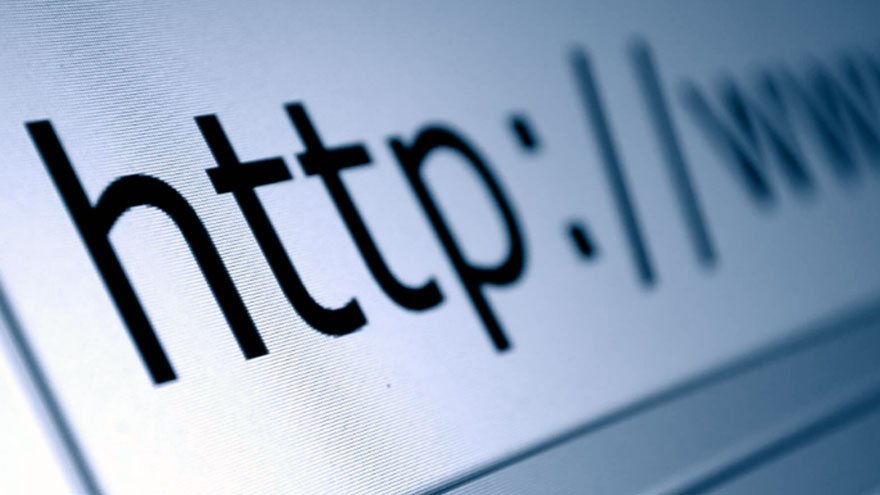 Berners-Lee utilizó el protocolo de transferencia de hipertexto (HTTP) para crear la Web