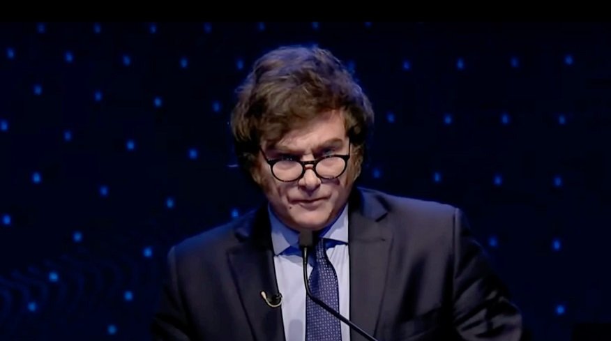 Javier Milei en el segundo debate presidencial.