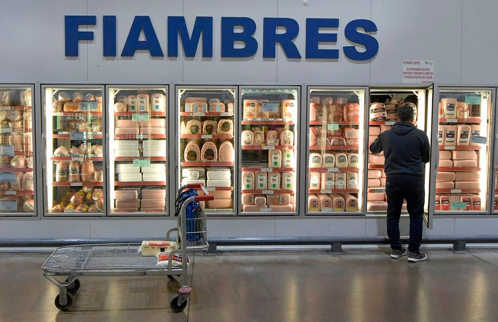 Compras en supermercados y mayoristas Foto. Orlando Pelichotti