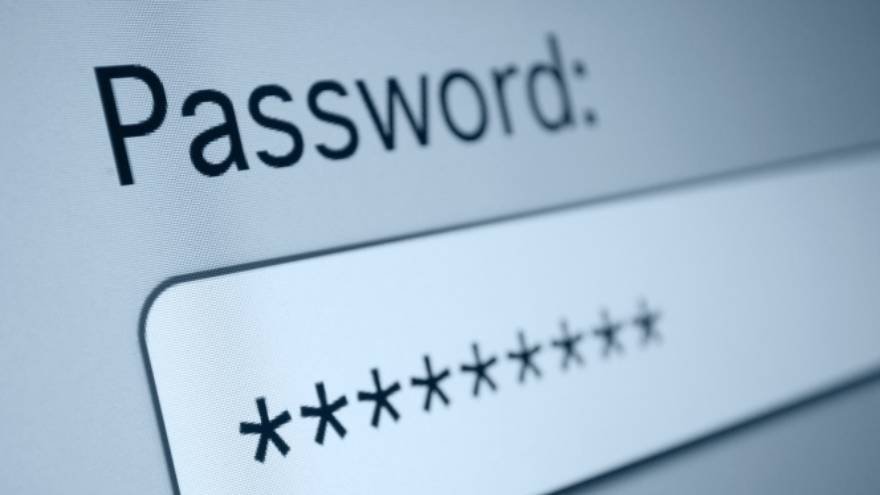 Usá contraseñas diferentes para cada servicio en línea.