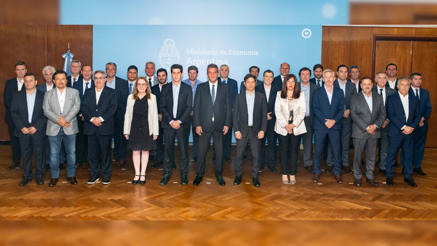 Sergio Massa garantizó a los gobernadores la plata para el sueldo y aguinaldo: con qué fondos se afrontarán estos gastos