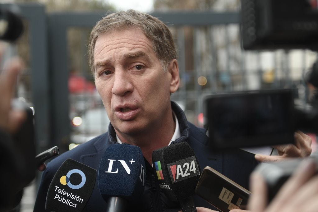 Diego Santilli votó cerca de las 11:30 de este domingo. Foto: Federico López Claro