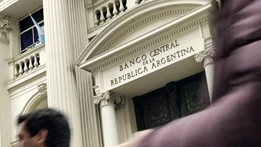 El Banco Central confirmó que el mercado oficial de cambios volverá a operar con normalidad desde mañana