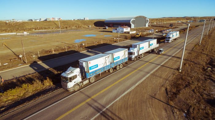 Camiones de Arsat llevan materiales para la Refefo.