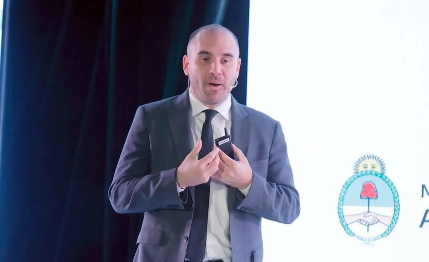 El ex ministro de Economía reapareció en la escena pública y aseveró, además, que los países endeudados 