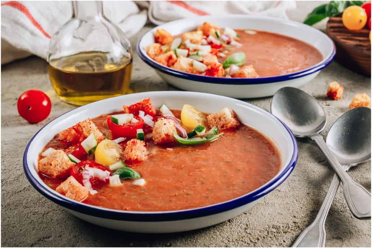 Complementa el menú de tu cena con estas recetas de sopas frías.