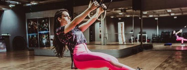 Si tienes una sábana en casa, tienes un gimnasio: así puedes usarla para entrenar todos tus músculos 