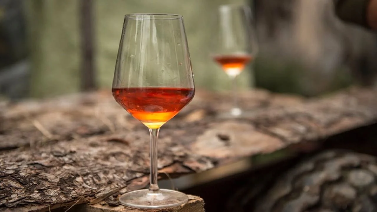 El secreto detrás del vino naranjo y su sorprendente precio y calidad