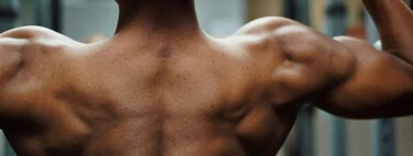 Los mejores ejercicios para ganar masa muscular en los hombros y las claves para que tu entrenamiento sea más efectivo 