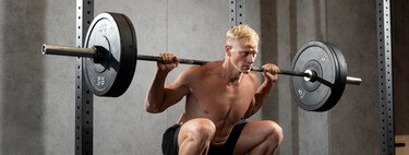 Este es el truco que utilizan los atletas de élite antes de sus sentadillas para levantar más peso y que tú también puedes hacer en el gimnasio